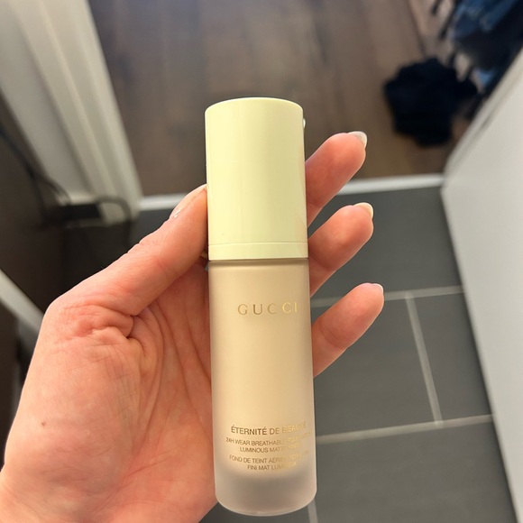Gucci Éternité De Beauté Foundation - 110C Fair - Picture 2 of 3